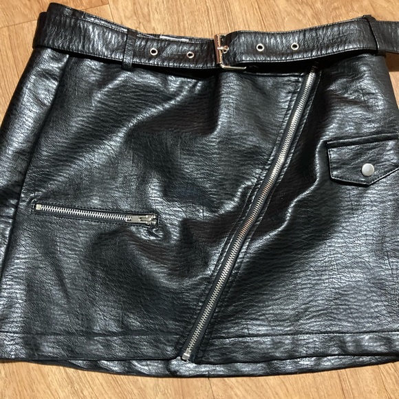 Oh Polly Dresses & Skirts - Oh Polly Skirt